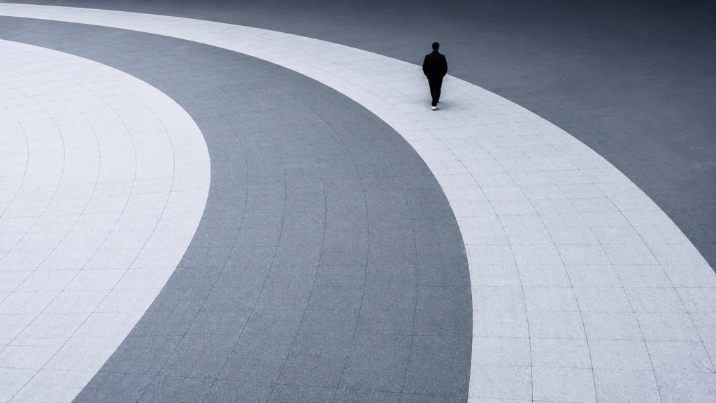 La Solitudine degli Invisibili: Quando il Silenzio Diventa Collettivo